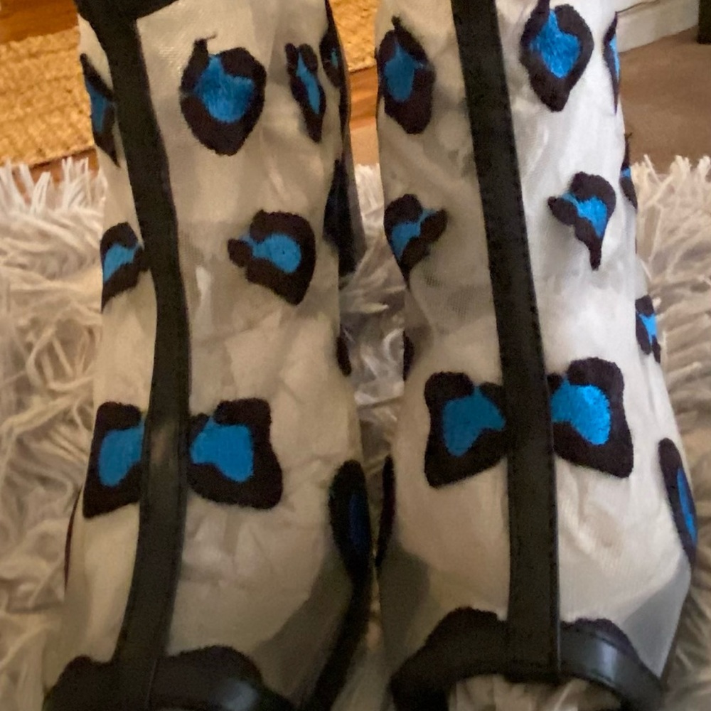 Designer’s Shoes - Picture 2 of 7
